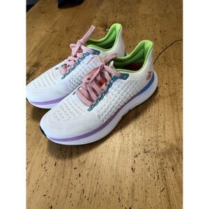 Womens sz 10 Rabbit Dream Chaser Every Woman's Marathon edition- White pink gree